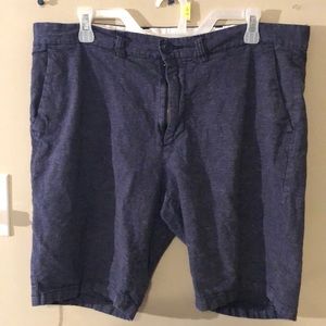 Old Navy slim men’s 36 blue striped shorts